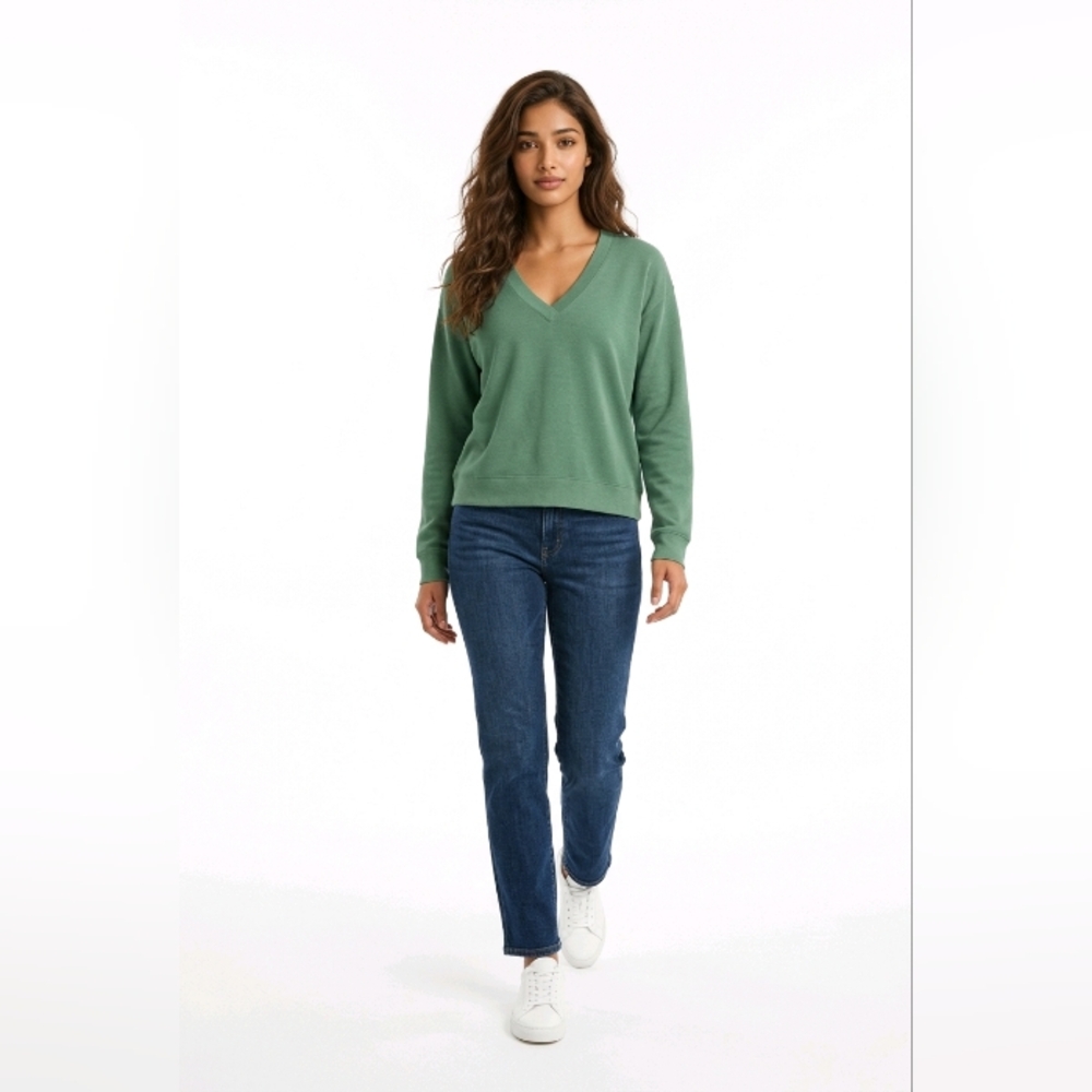 Athleta Light Sage Green V-Neck Sweater Super Soft Athleisure Size Medium